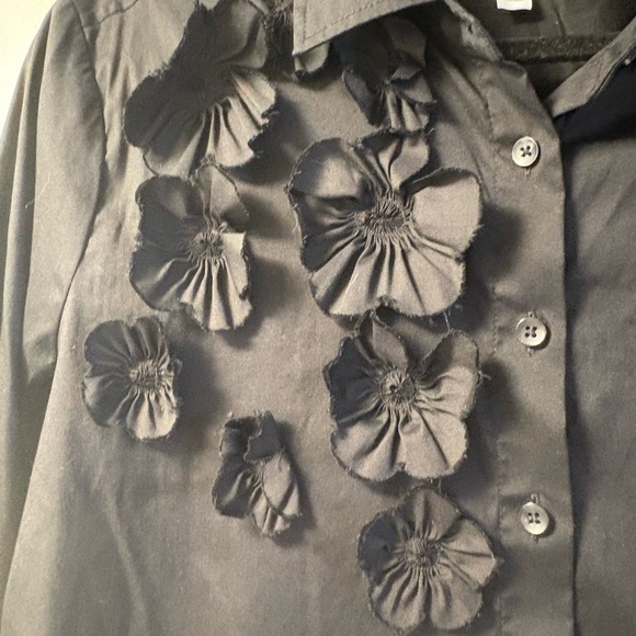 Chico’s black shirt with flower appliqués size 2 (12) EUC - Picture 4 of 6